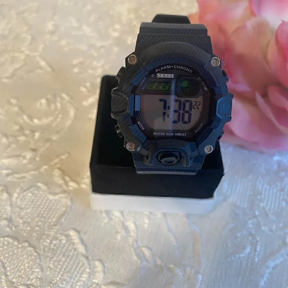🥀SKMEI Sport Digital Watch Rubber Waterproof 💦 - Picture 7 of 8